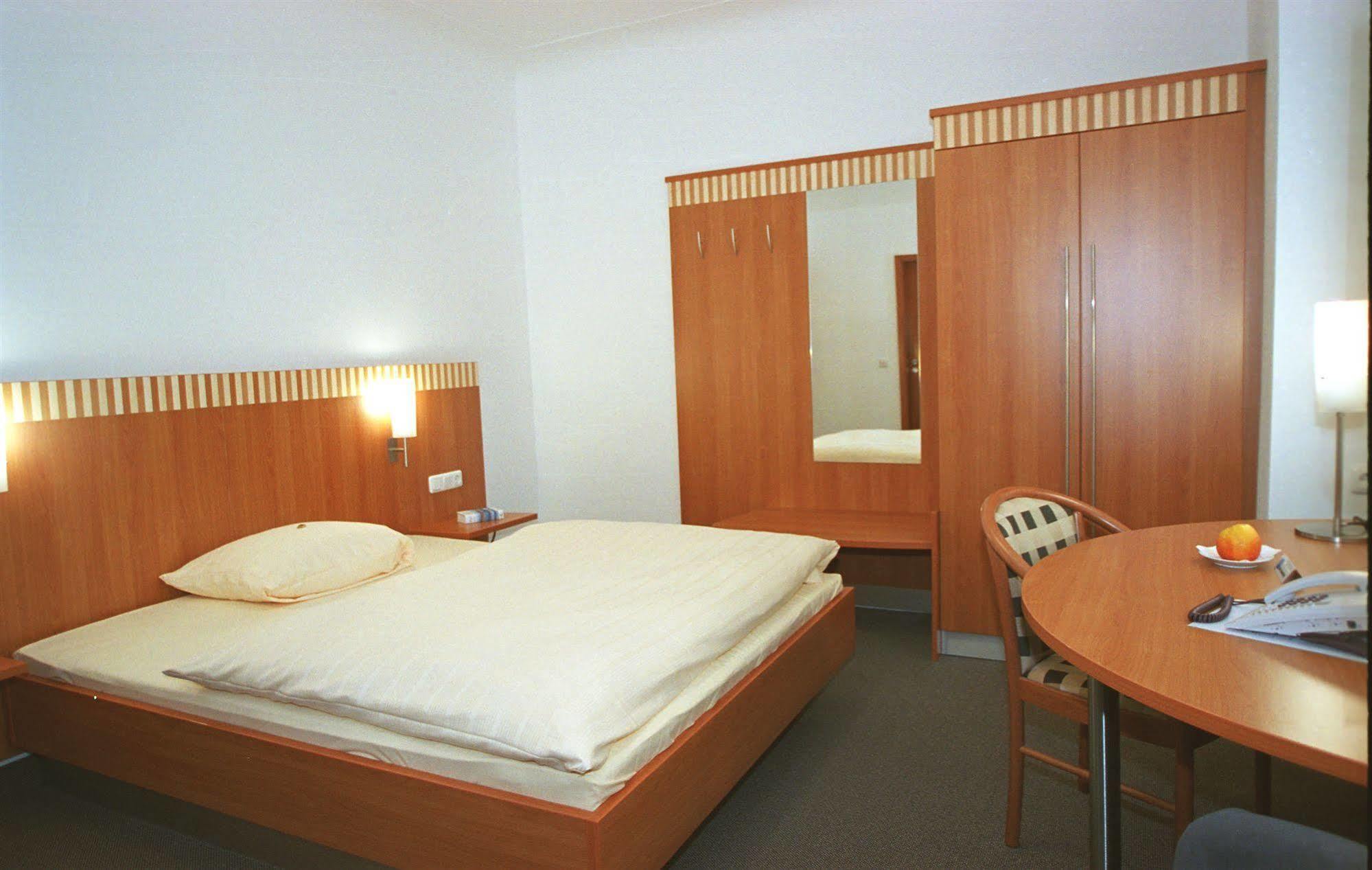 קירכיימבולנדן Parkhotel Schillerhain מראה חיצוני תמונה